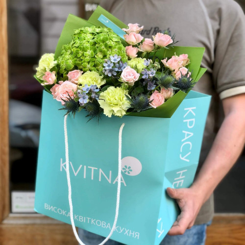 Пухкий букет у чистих кольорах «Квітучі думки»