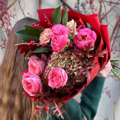 Яскравий букет із півоніями «Коралова осінь»