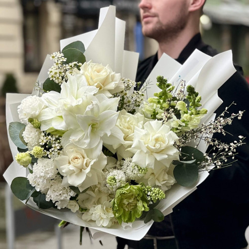 Роскошный букет с амариллисом и эустомой «Фантастическое утро»