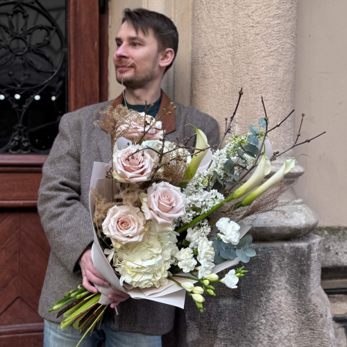 Повітряний букет з трояндами та каллою «Прозорі сни»