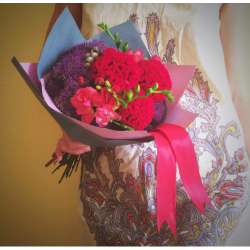 Букет «Соковиті ягоди» з насиченою целозією