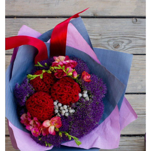 Букет «Соковиті ягоди» з насиченою целозією