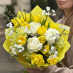 Світлий пухкий букет «Сонячна примха»