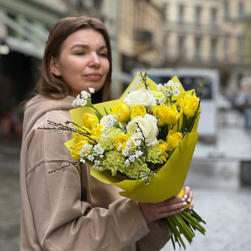 Світлий пухкий букет «Сонячна примха»