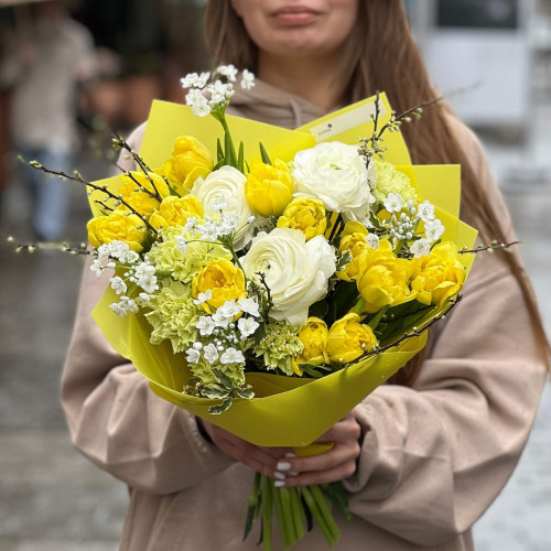 Світлий пухкий букет «Сонячна примха»