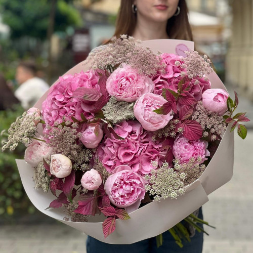 Романтический розовый букет «Поцелуй фламинго»