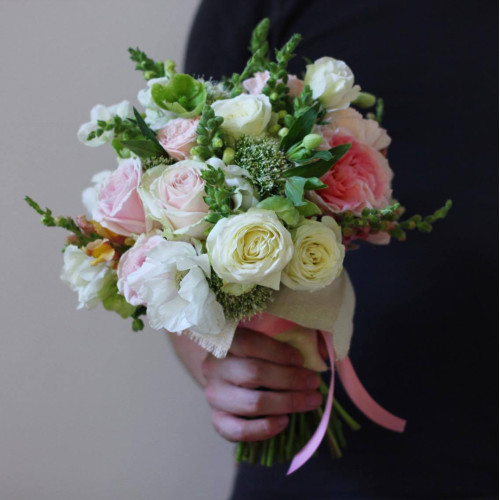 Букет із садовими трояндами