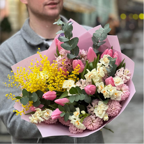 Цікавий пахучий букет з гіацинтами «Весняний мед»