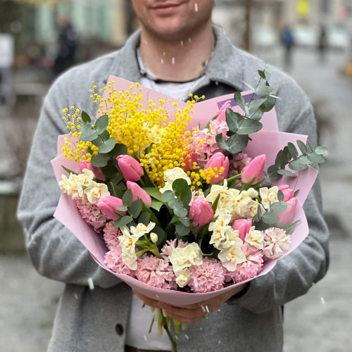 Цікавий пахучий букет з гіацинтами «Весняний мед»