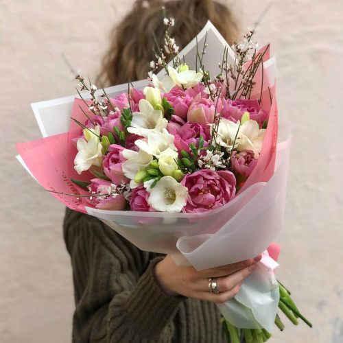 Тюльпан-Фрезия-Гениста «Душистый рассвет»