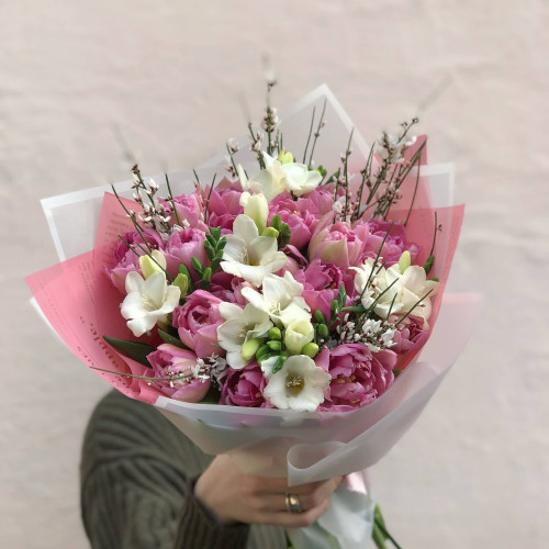 Тюльпан-Фрезия-Гениста «Душистый рассвет»