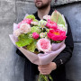 Яскравий весняний букет з півоніями «Полуничний сироп»