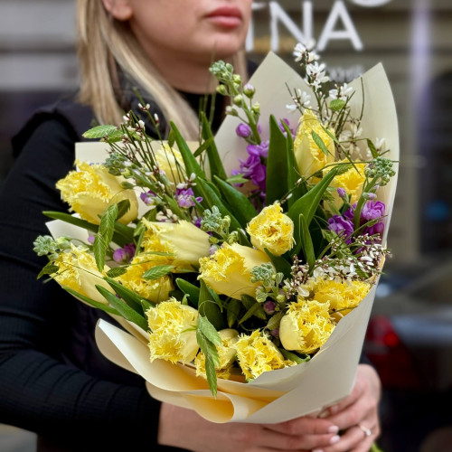 Spring bouquet with fringed tulips and fragrant matthiola «Shining Joy»