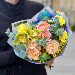 Барвистий букет з цимбідіумом «Лаймовий поцілунок»