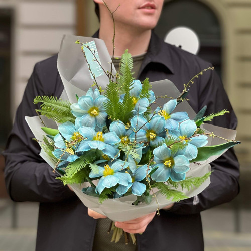 15 тюльпанів Royal Blue від плантації Vip Roses у букеті «Зачарований тюльпан»