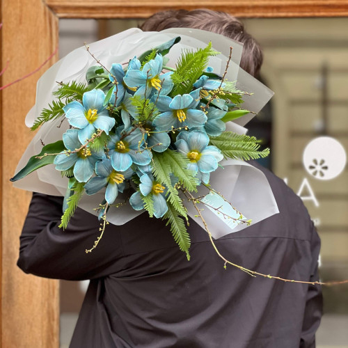 15 тюльпанів Royal Blue від плантації Vip Roses у букеті «Зачарований тюльпан»