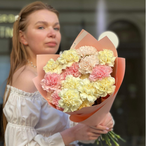 Милий мікс із 15 світлих діантусів «Манго-полуниця»