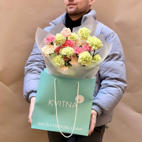 33 кольорові діантуси у букеті «Солодка хмаринка»