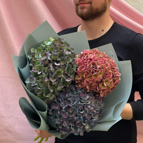 3 гортензии в букете «Осенний рисунок»