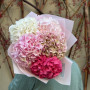 5 delicate hydrangeas in a bouquet «Pink Ombre»