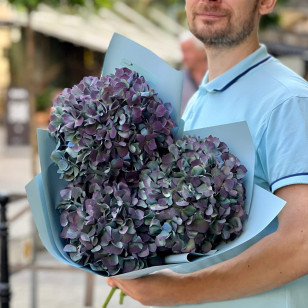 3 hydrangeas in a bouquet «Dream of the Sea»