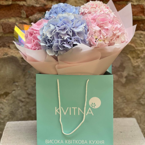 5 нежнейших гортензий в букете «Любимая зефирка»