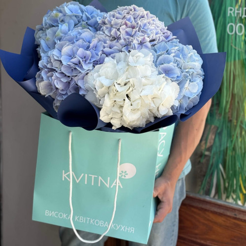 5 неймовірних гортензій у букеті «Небесні хмаринки»