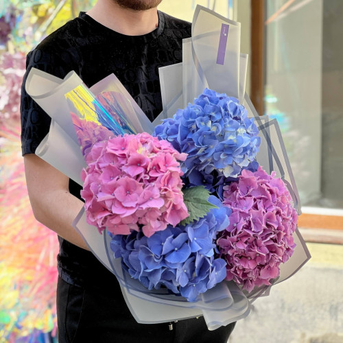 5 гортензий в букете «Ежевичная долина»