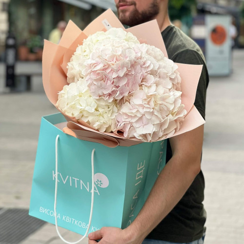 5 гортензий в букете «Пастельная акварель»