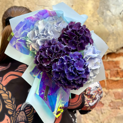 5 hydrangeas in a bouquet «Wuthering Heights»