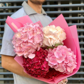 5 гортензий в букете «Ягодные карамельки»