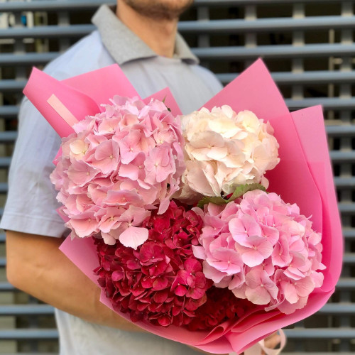 5 гортензий в букете «Ягодные карамельки»