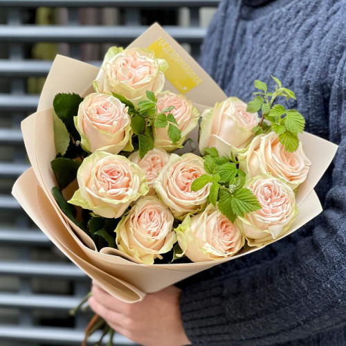 11 Garden Spirit roses in a bouquet «Pearl of the Earth»