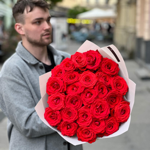 25 розкішних яскраво-червоних троянд Nina