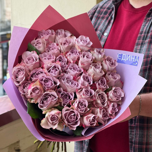 Букет із 35 троянд «Лавандова мить»