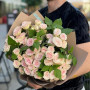 13 spray roses in a bouquet «Tea-rose»