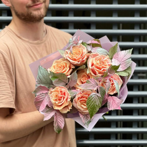 7 троянд Shimmer у букеті «Абрикосові цьомки»