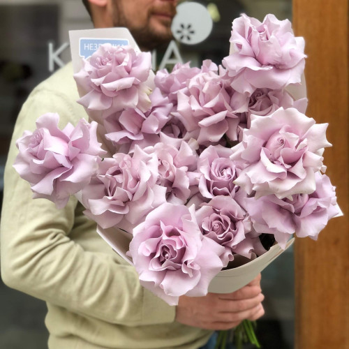 15 розгорнутих троянд Safi у букеті «Лавандова хмаринка»