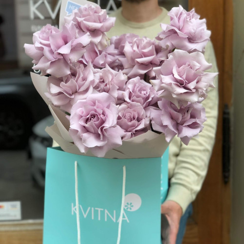 15 розгорнутих троянд Safi у букеті «Лавандова хмаринка»