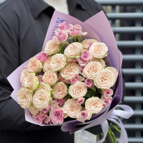 11 кущових троянд у букеті «Лавандовий чай»