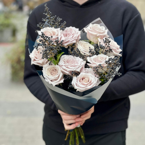 Загадковий букет з трояндою Menta «Містичний Львів»