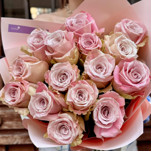 15 фантастичних троянд Faith у букеті «Сливовий крем»