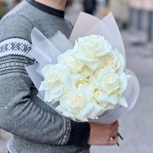 9 троянд Playa Blanca у букеті «Сяюча перлина»