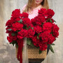 51 троянда у квітковому кошику «Пристрасть та полум'я»