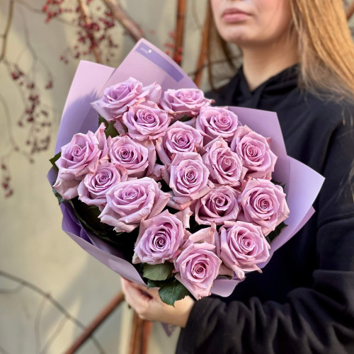 17 Ocean Song roses in a bouquet «Lilac Armful of Flowers»