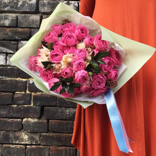 Bouquet of pink roses Misty Bubbles Roses and Serruria 2