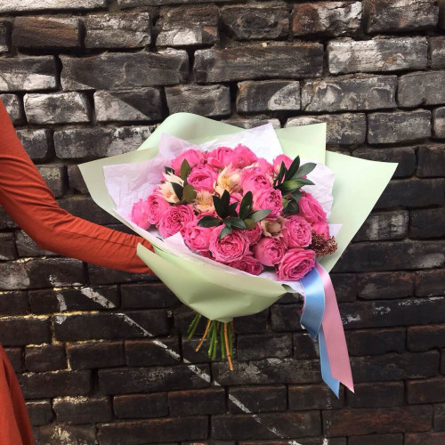 Bouquet of pink roses Misty Bubbles Roses and Serruria 2