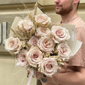 11 троянд Quicksand у букеті «Пшеничний пилок»