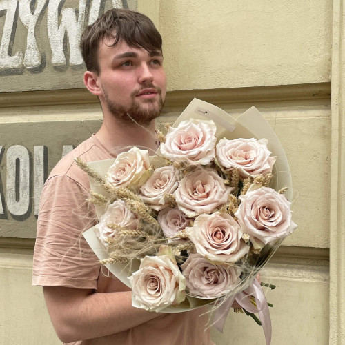 11 троянд Quicksand у букеті «Пшеничний пилок»