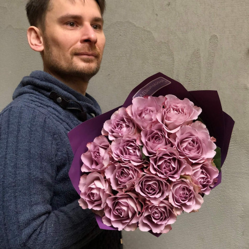 15 бузкових троянд Memory Lane у букеті «Лавандовий подих»